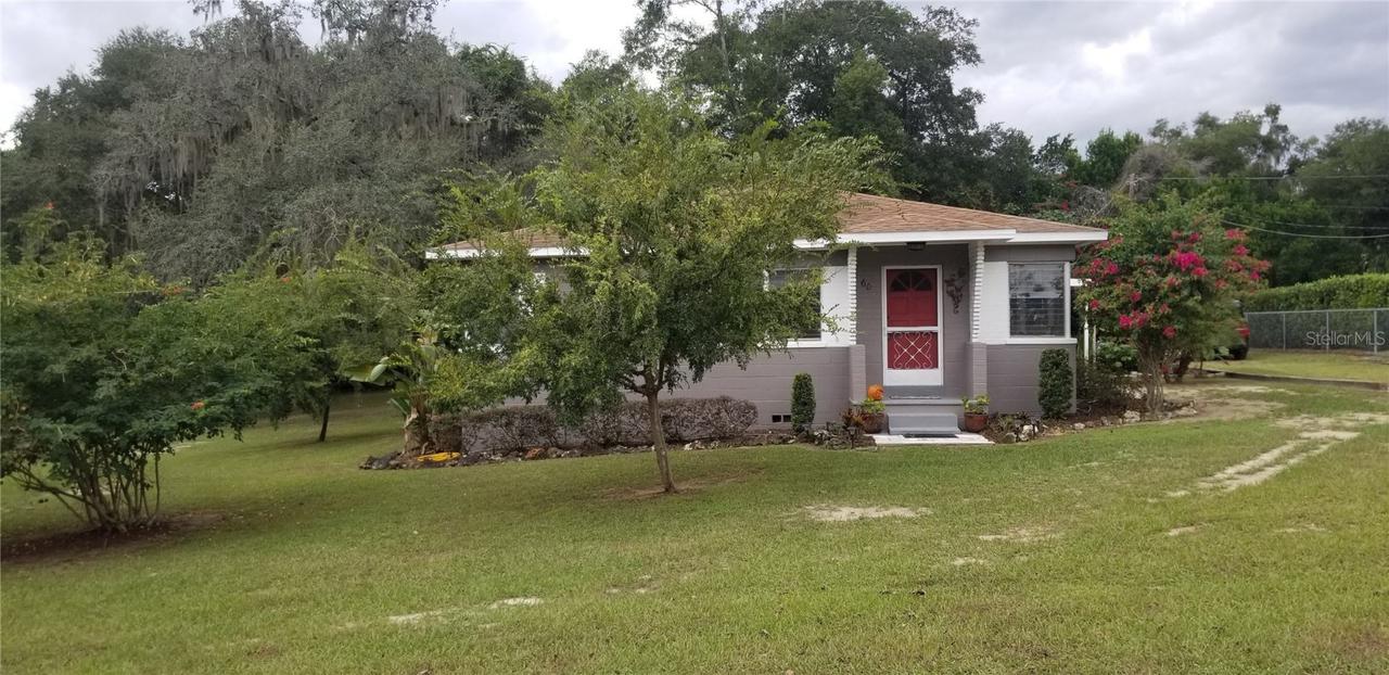 60 Pine St., Eustis, FL 32726