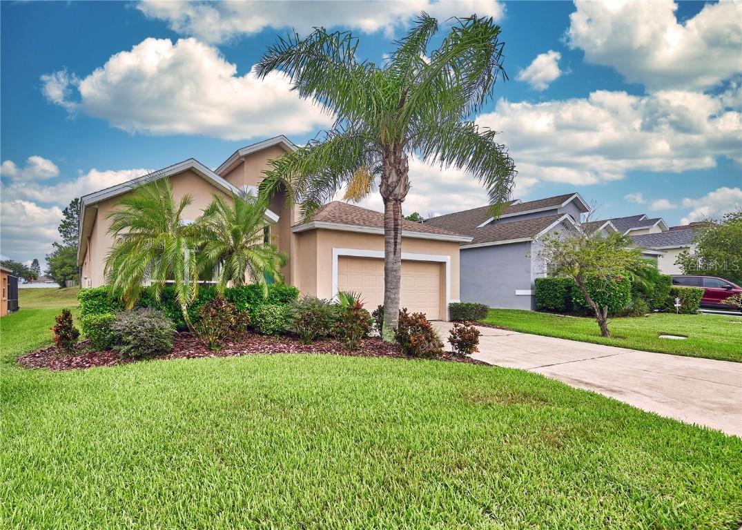 627 Corvina Dr., Davenport, FL 33897
