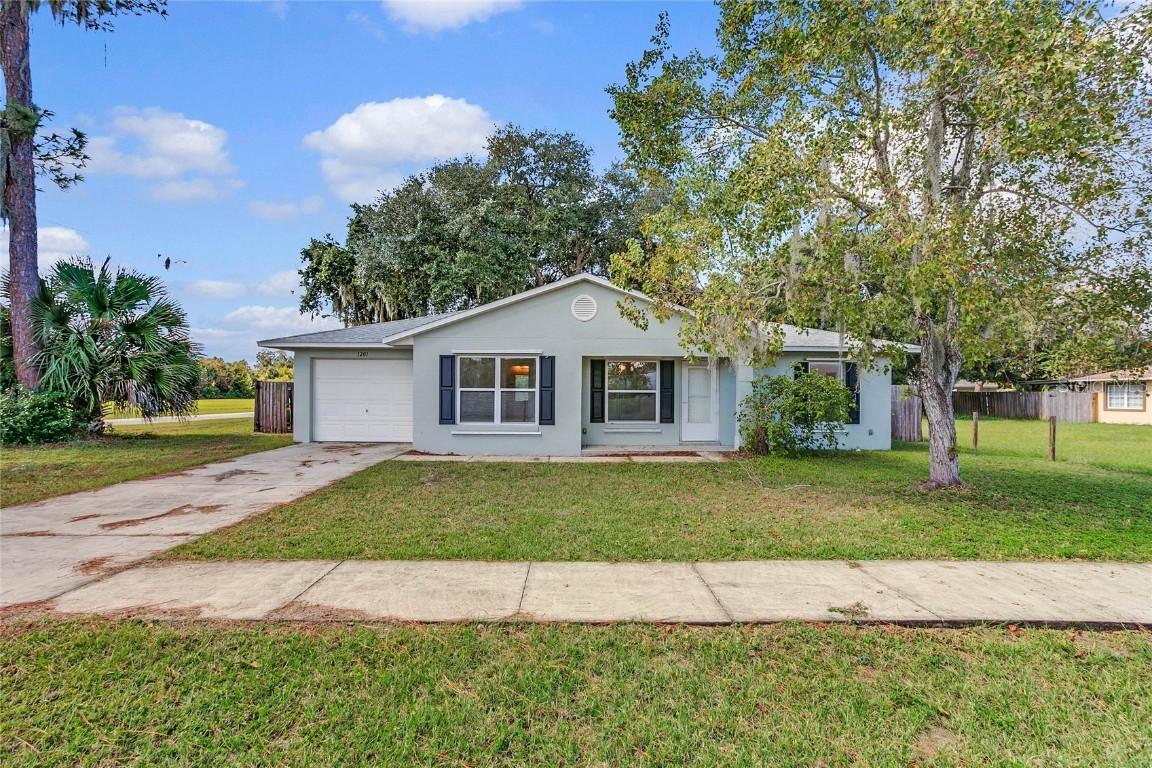 1201 N Texas Ave., Tavares, FL 32778