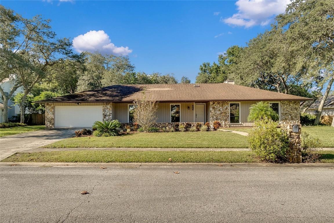 536 Woodview Dr., Longwood, FL 32779