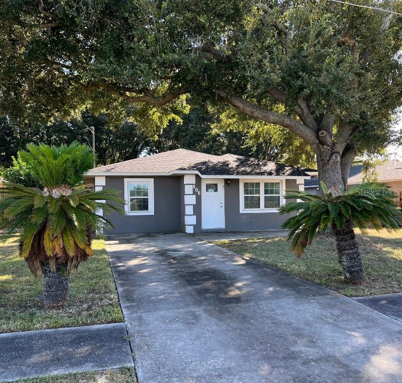 806 N Joanna Ave., Tavares, FL 32778
