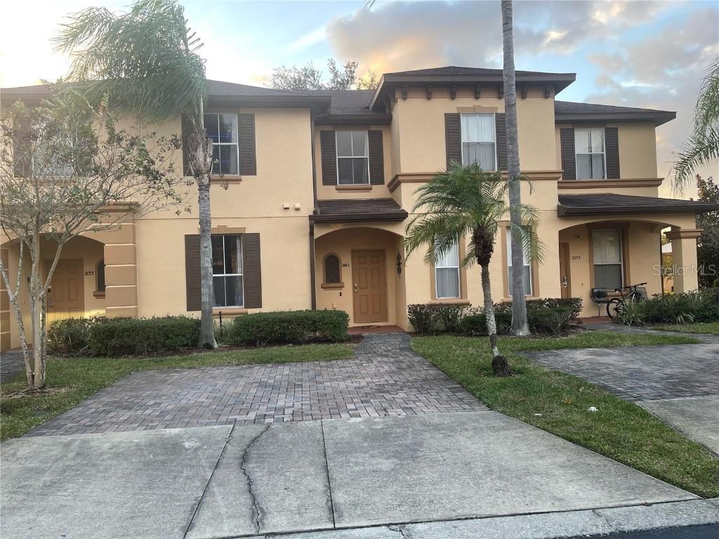 2143 Calabria Ave., Davenport, FL 33897