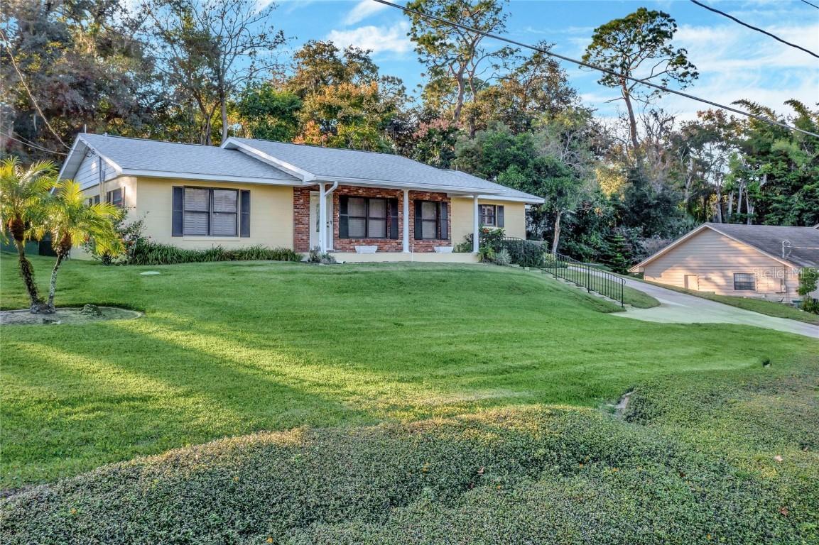 1715 Hilltop Dr., Mount Dora, FL 32757