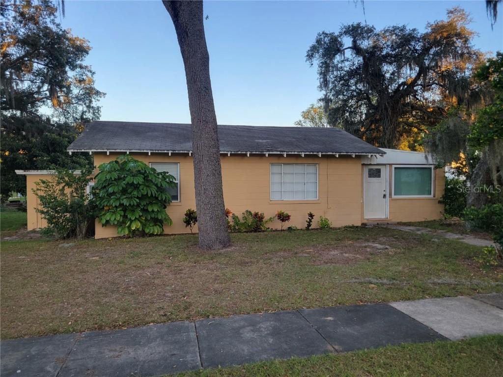 2 E Lemon St., Davenport, FL 33837