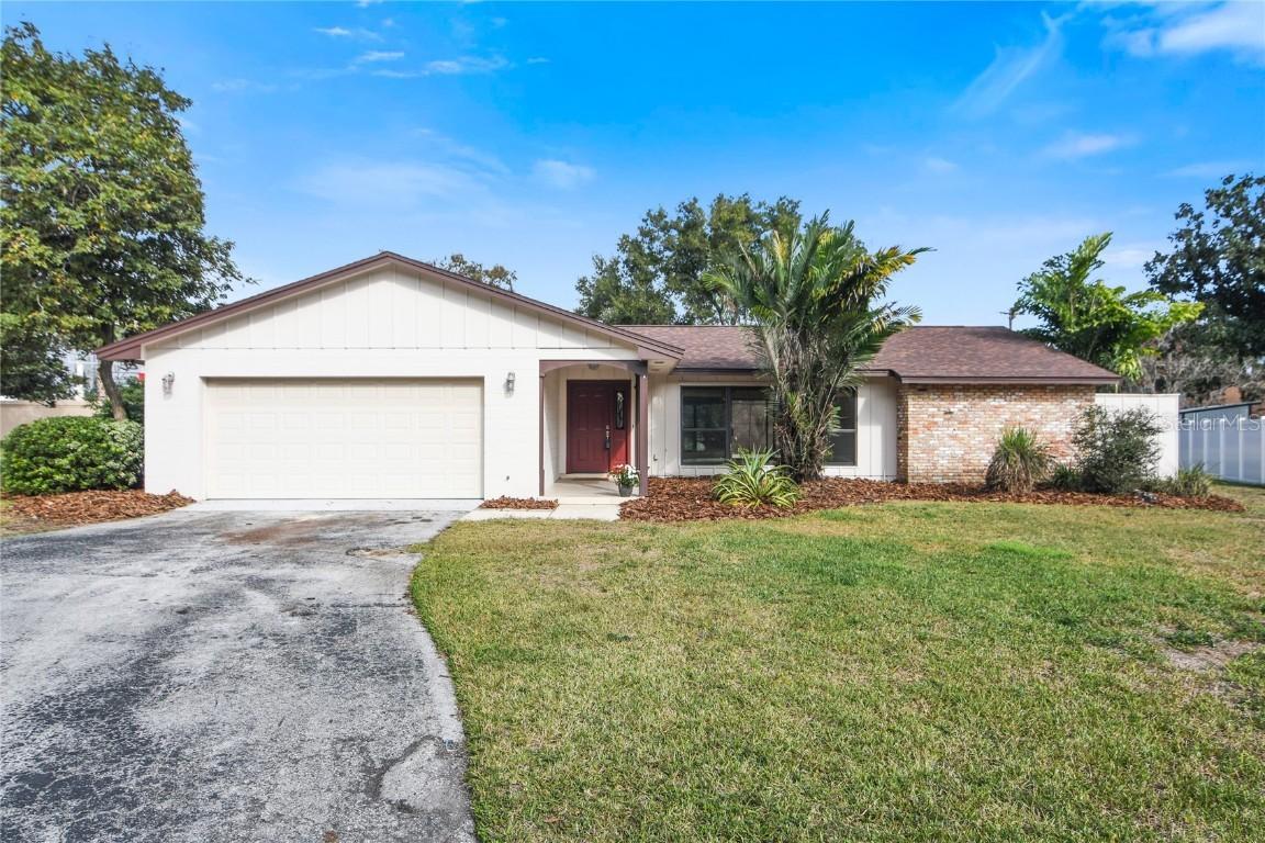 1775 Hannah Dr, Mount Dora, FL 32757