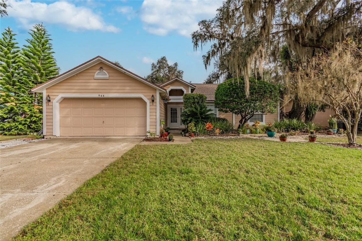 944 Old Mail Ln., Sanford, FL 32773