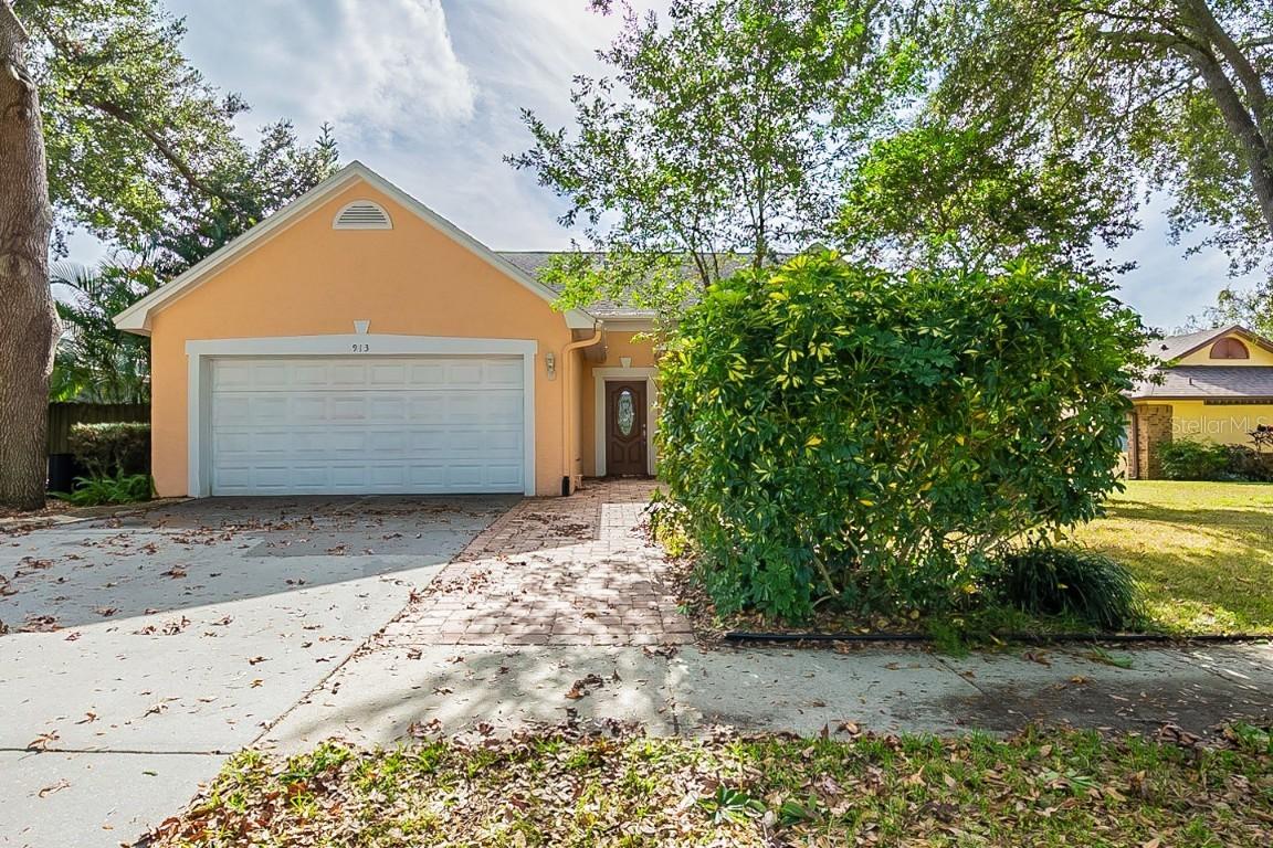 913 Wicketrun Dr., Brandon, FL 33510