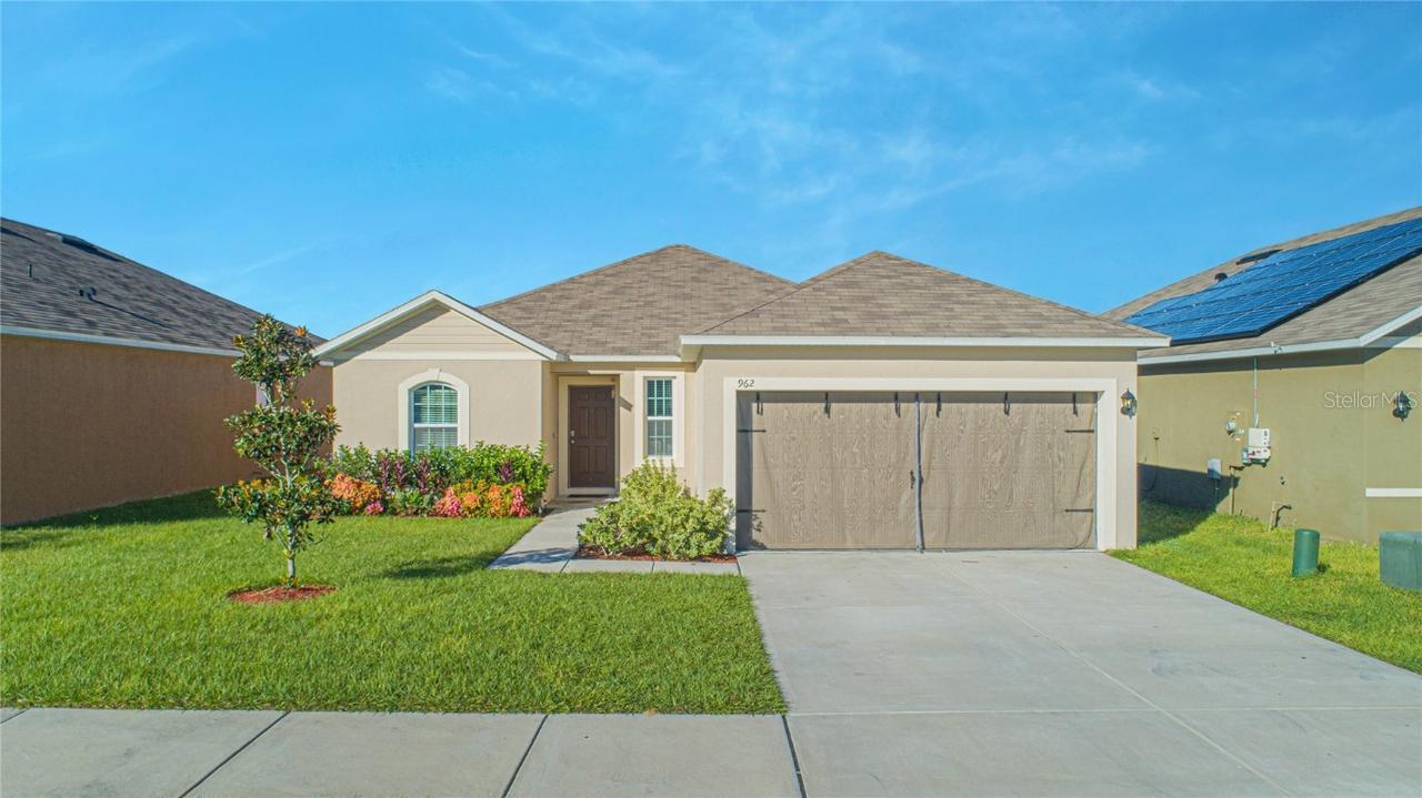 962 Shady Tree Ln., Davenport, FL 33897