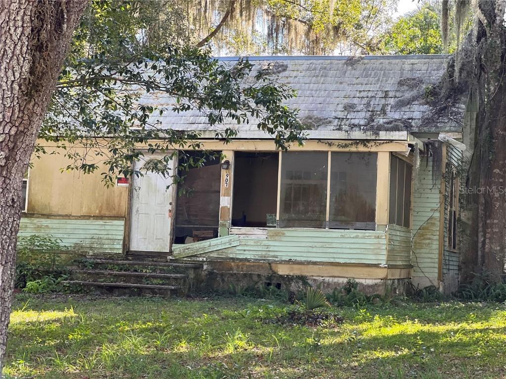 907 Kolb St., Leesburg, FL 34748