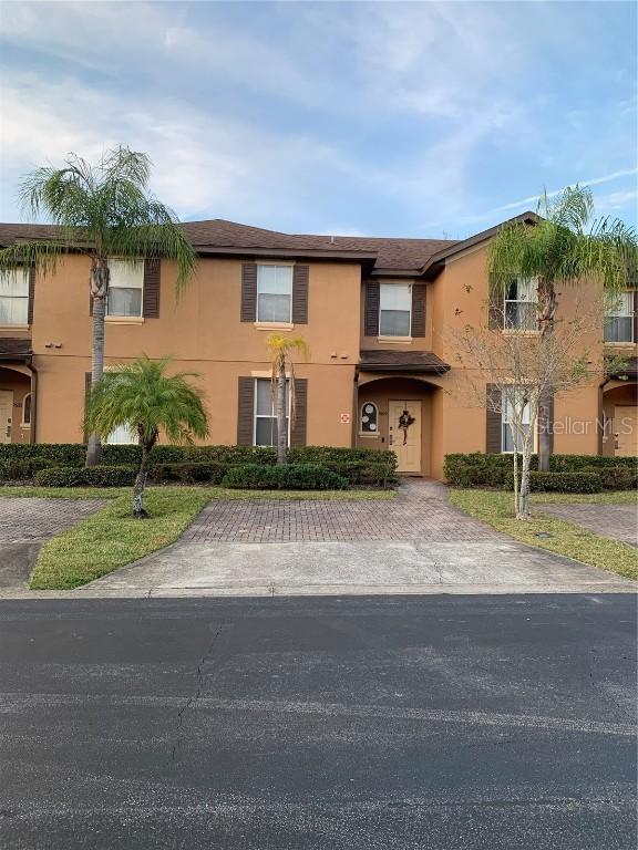 2622 Calabria Ave., Davenport, FL 33897