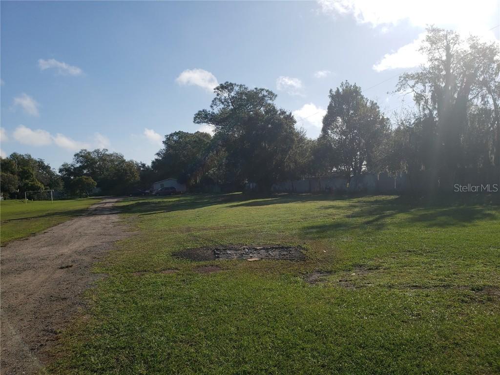 2965 Dixon Ave., Dover, FL 33527