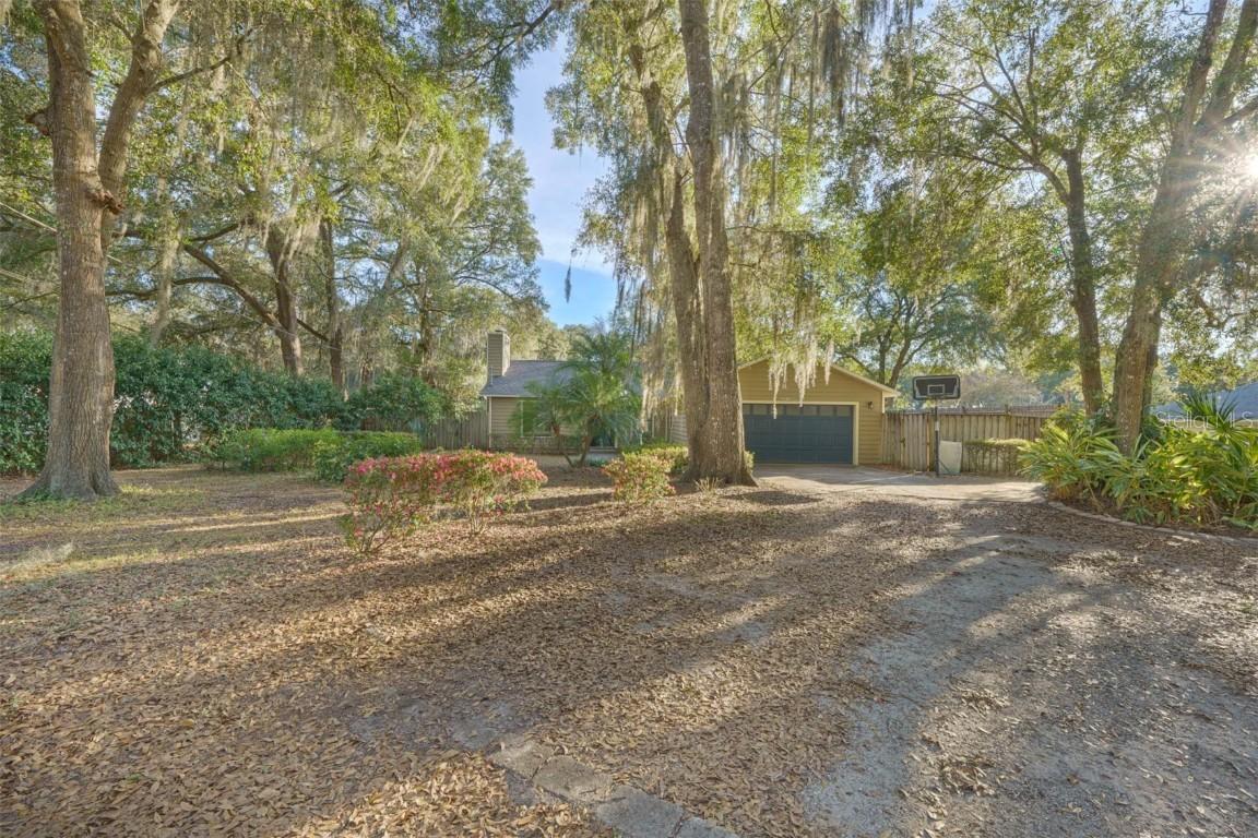 25130 Springhill Ave., Sorrento, FL 32776