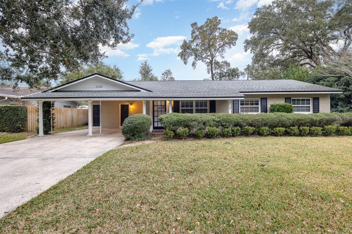 2433 Whitehall Cir., Winter Park, FL 32792