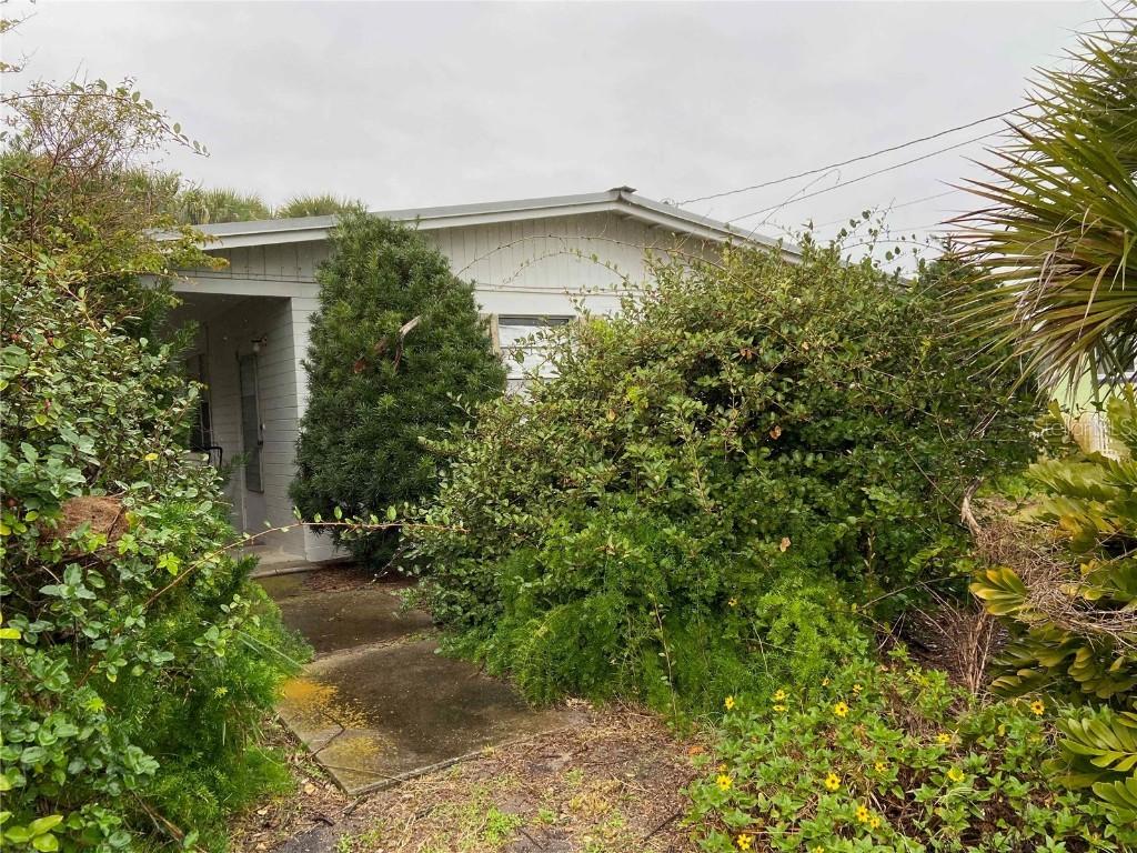 202 N Cooper St., New Smyrna Beach, FL 32169