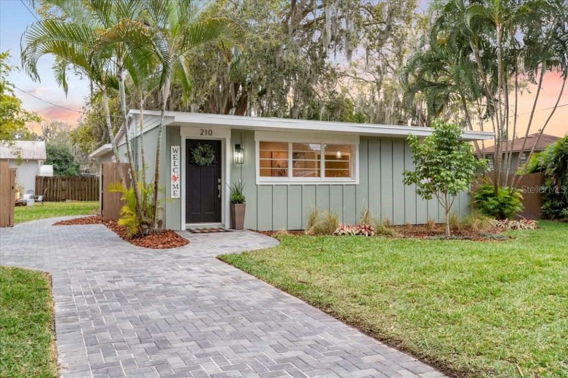 210 W Newell St., Winter Garden, FL 34787