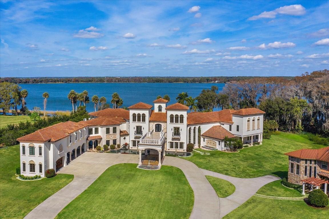 17800 Palm View Cir., Mount Dora, FL 32757