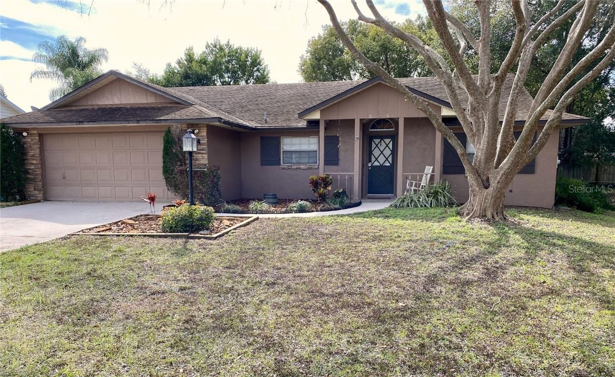 404 Blueberry Dr., Eustis, FL 32726