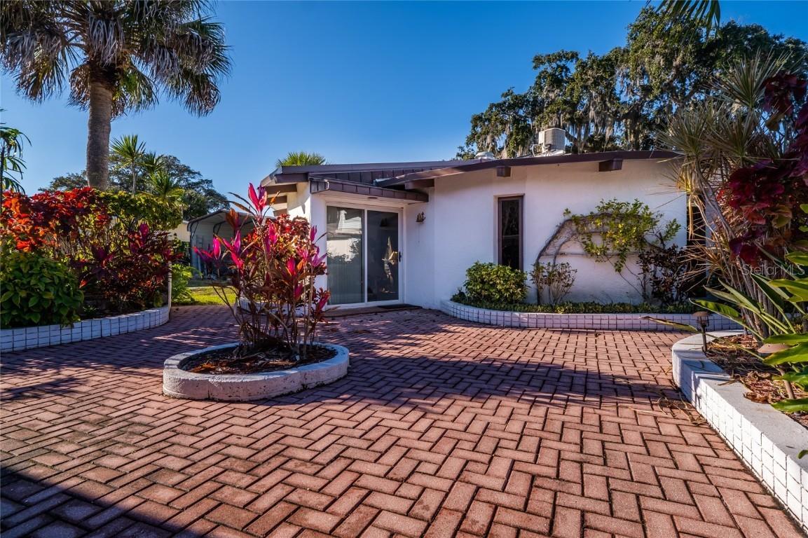 219 Gary Ave., Oak Hill, FL 32759