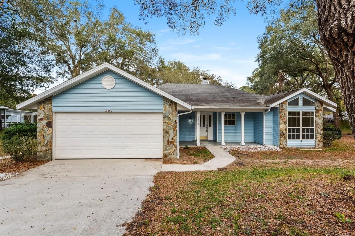 25109 Albia Ave, Sorrento, FL 32776