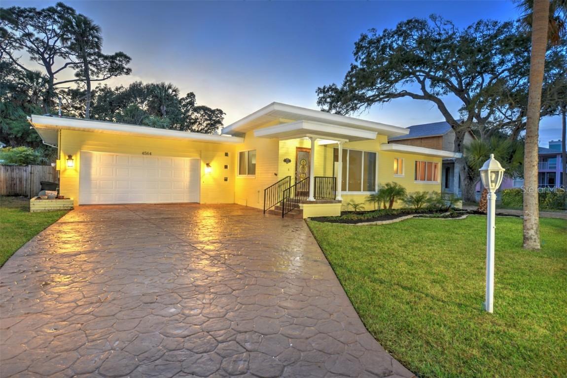 4564 Halifax Dr., Port Orange, FL 32127