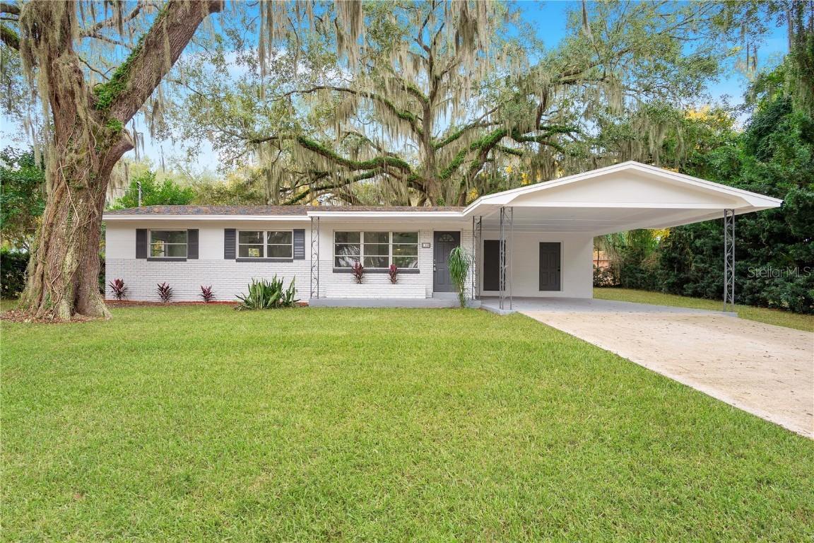 1320 Cambridge Dr., Leesburg, FL 34748