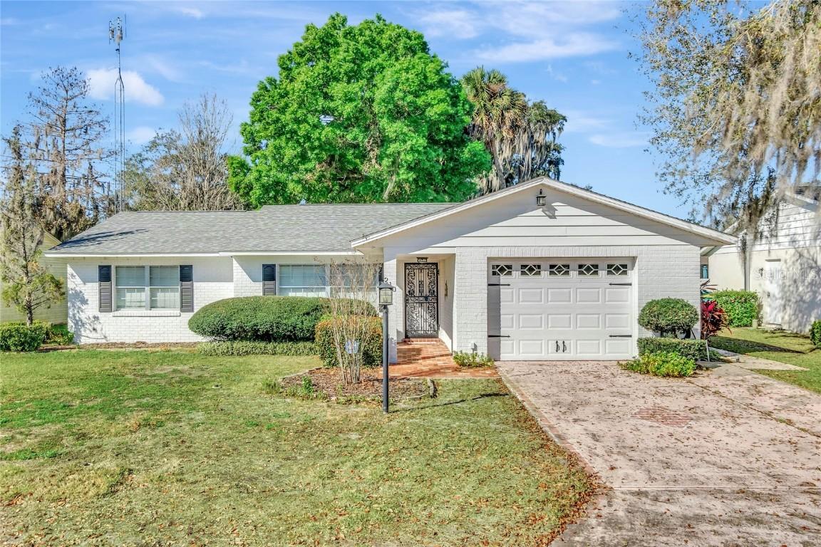 210 Douglas Dr., Eustis, FL 32726