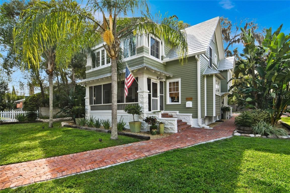 1027 N Mcdonald St., Mount Dora, FL 32757