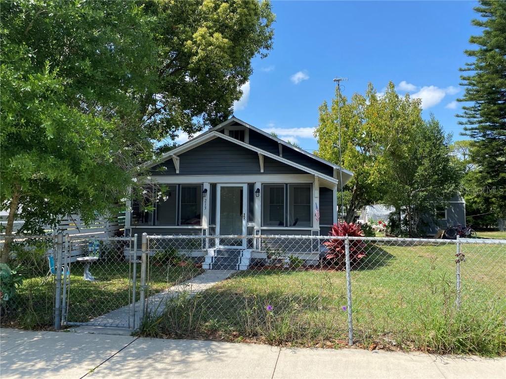 213 Palm Ave., Eustis, FL 32726