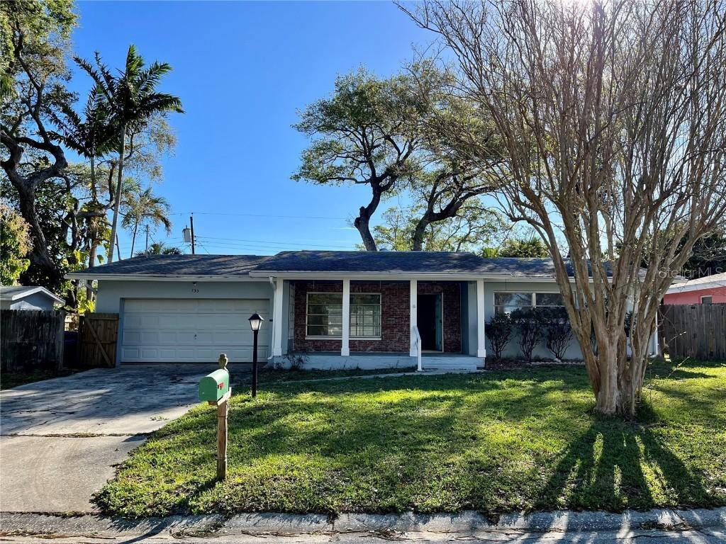 735 Crescent Dr., Largo, FL 33770
