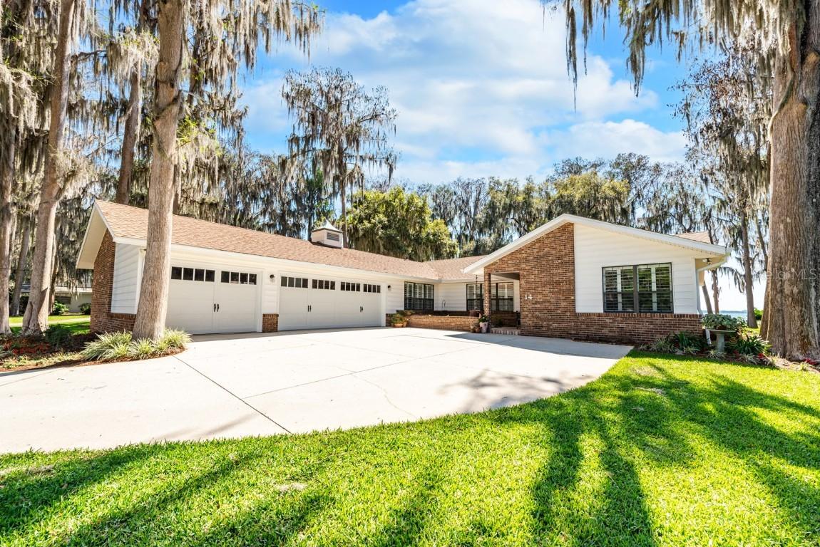 14 Cypress Dr., Eustis, FL 32726