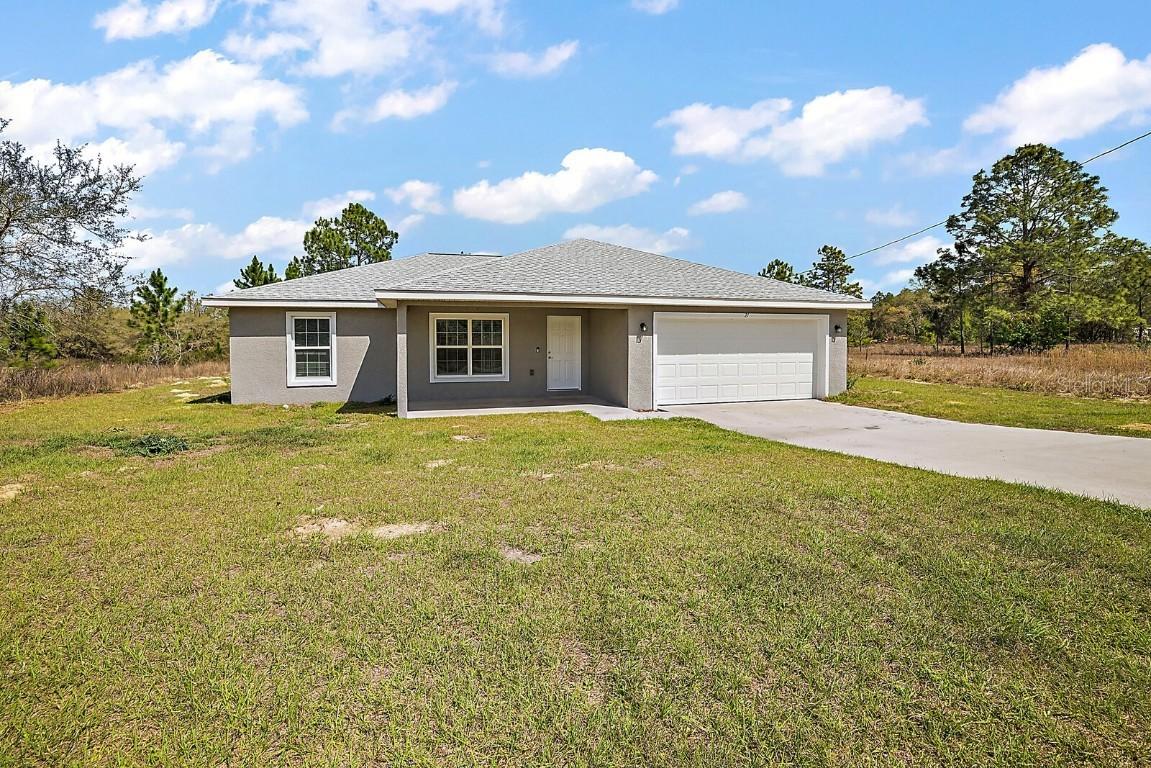 21 Malauka Circle Ln., Ocklawaha, FL 32179
