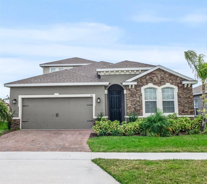 521 Seattle Slew Dr., Davenport, FL 33837