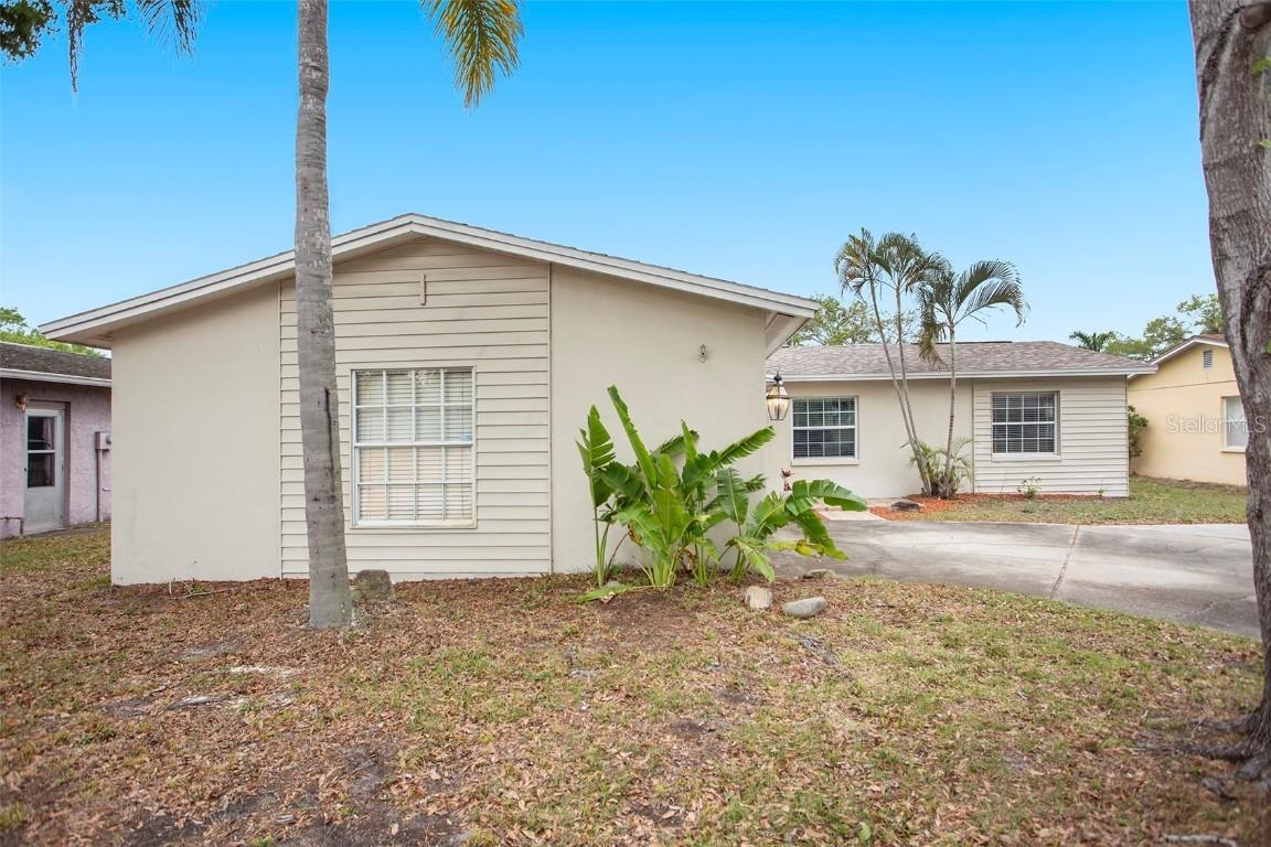 8276 91st St., Largo, FL 33777