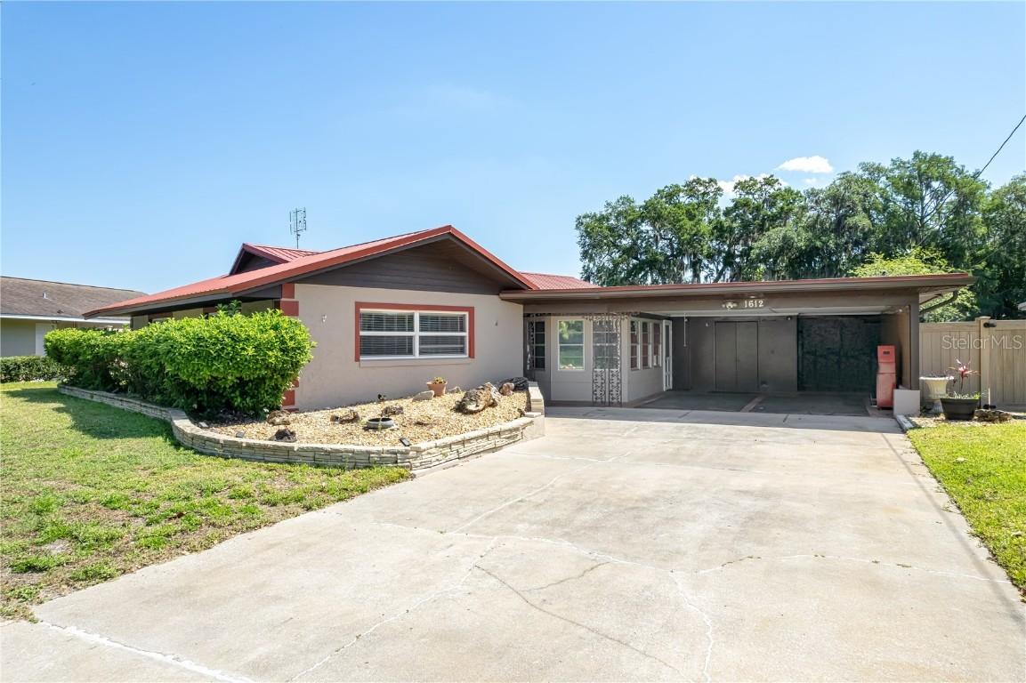 1612 Canal Ct., Tavares, FL 32778