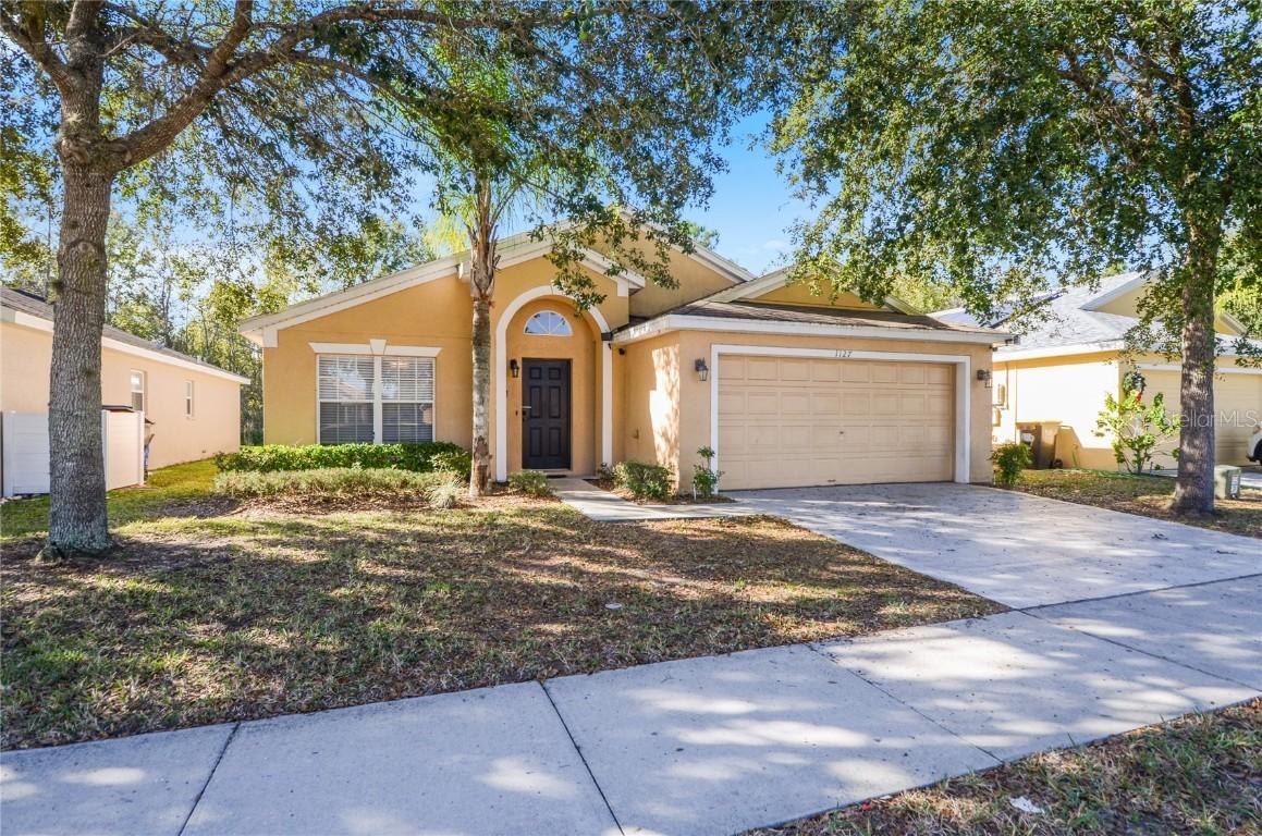 1127 Sandy Ridge Dr., Davenport, FL 33896
