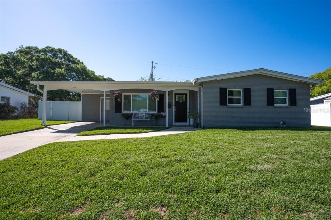 215 Cranberry Ln., Brandon, FL 33510