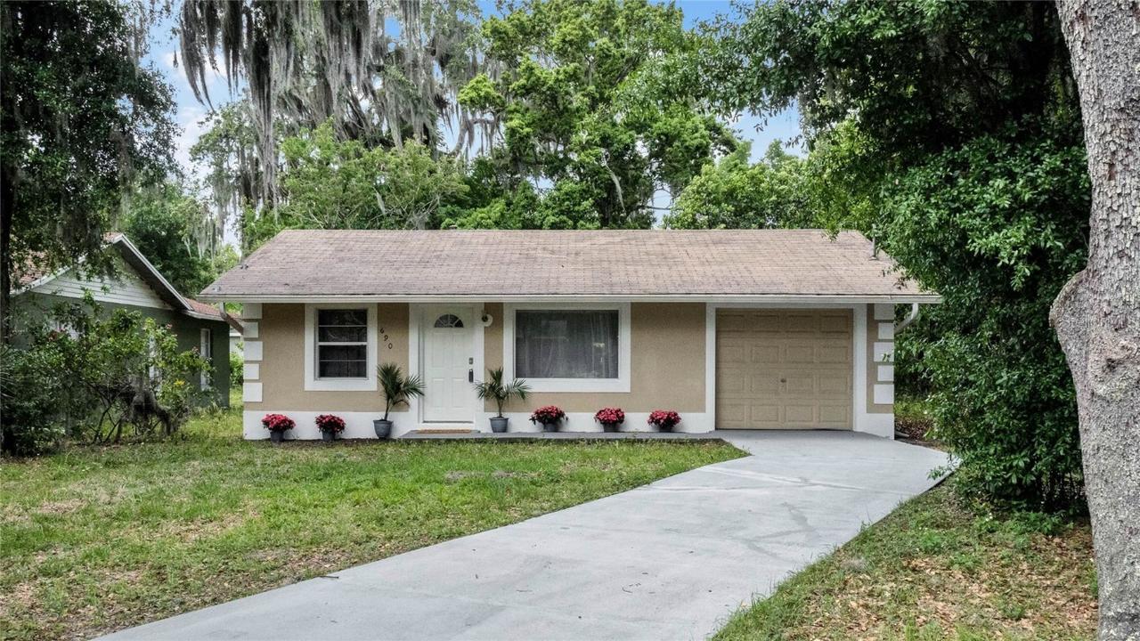 690 E Jackson Ave., Mount Dora, FL 32757