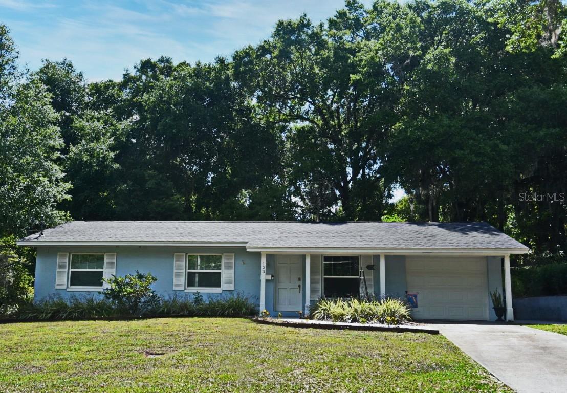 123 N Clayton St., Mount Dora, FL 32757