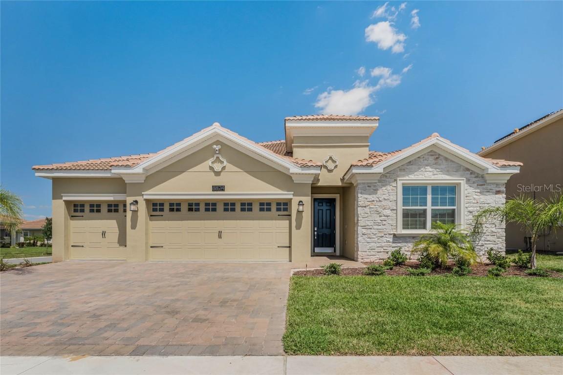 8874 Fallen Oak Dr., Davenport, FL 33896