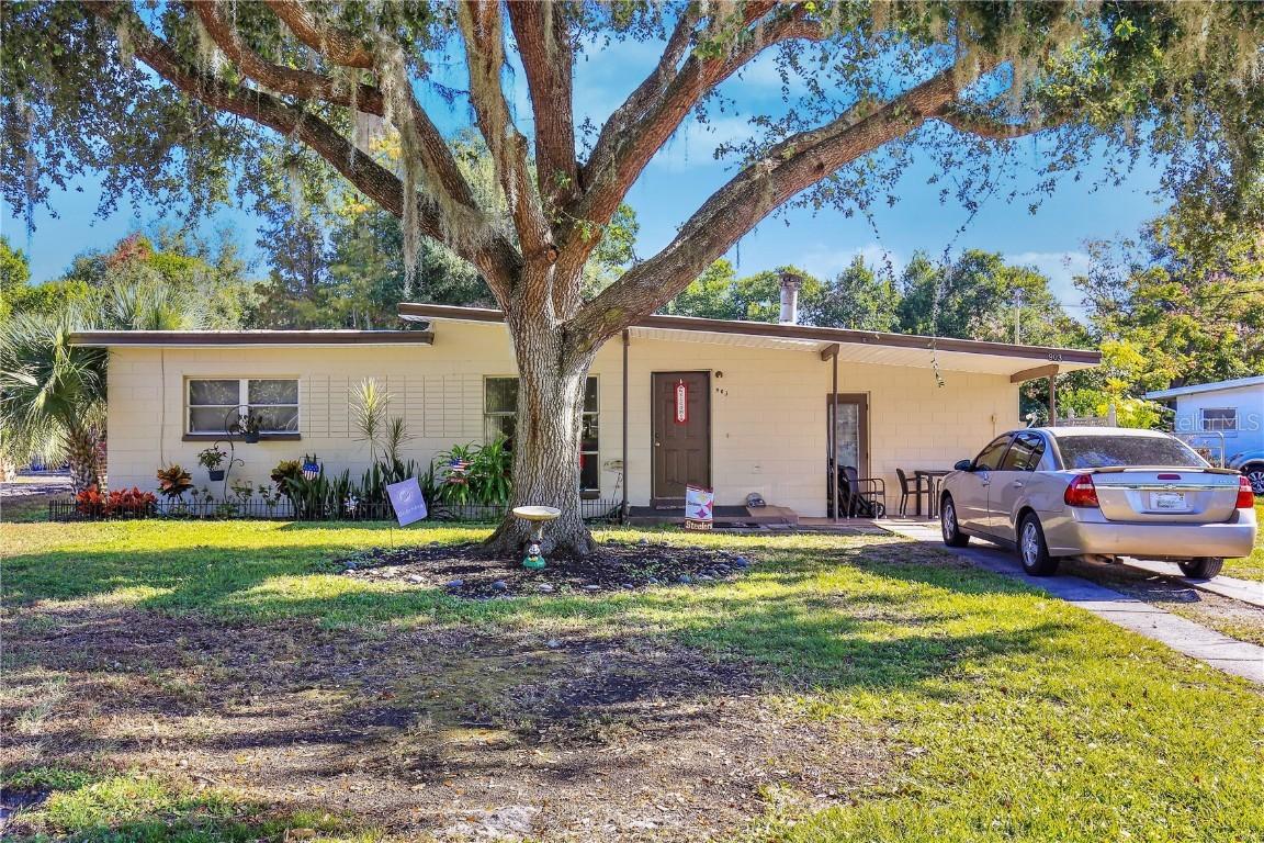 903 Edgewater Dr., Eustis, FL 32726