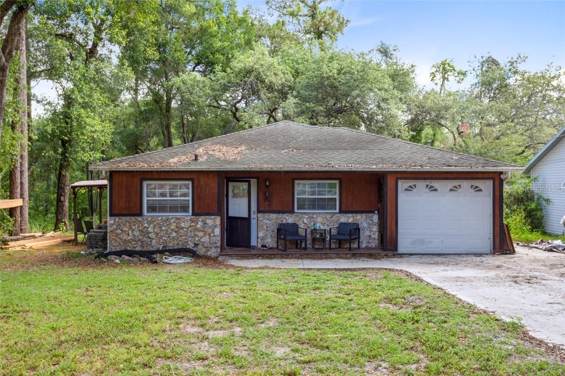 25041 Albia Ave., Mount Plymouth, FL 32776