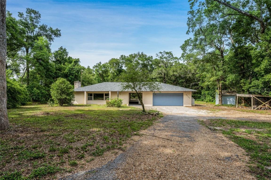 26109 Sackamaxon Dr., Sorrento, FL 32776