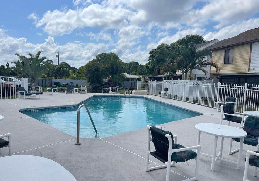 288 Nottingham Pl., Merritt Island, FL 32953