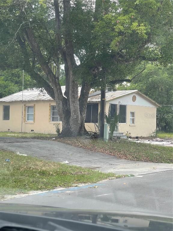 1016 E Hazzard Ave., Eustis, FL 32726