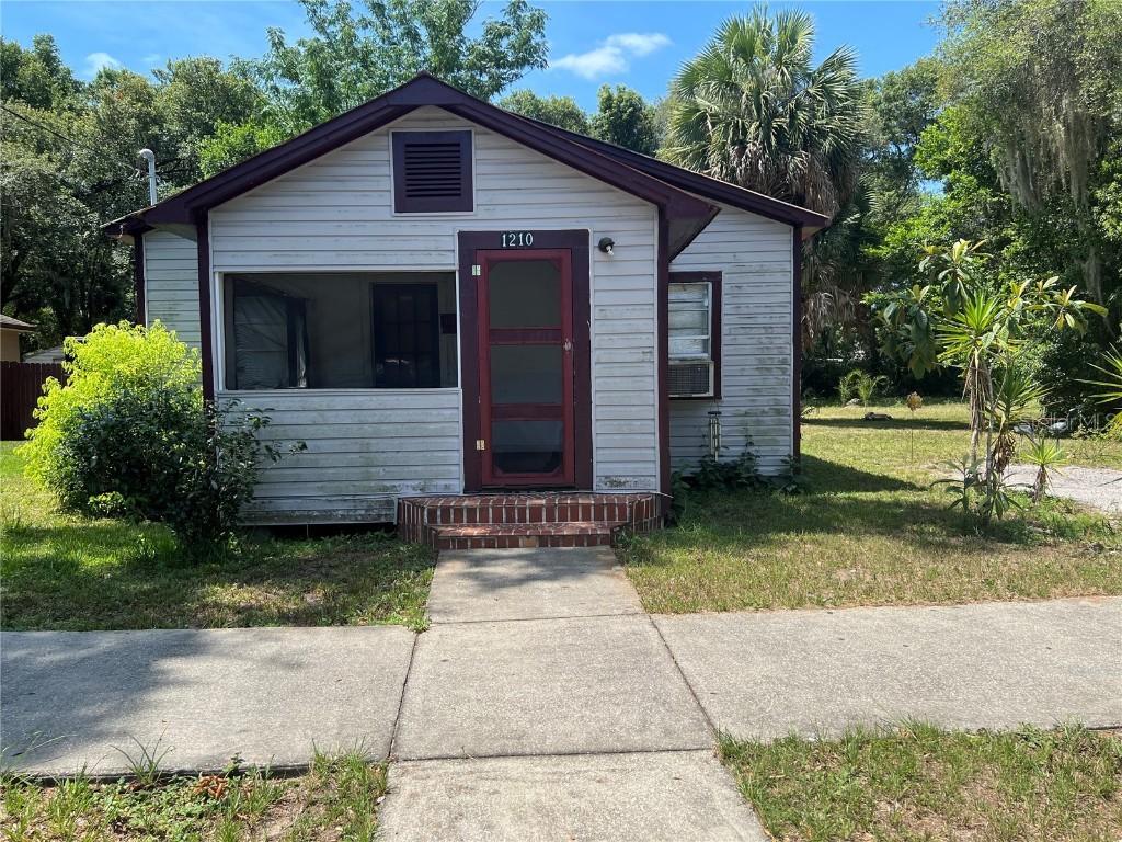 1210 1/2 Bates Ave., Eustis, FL 32726