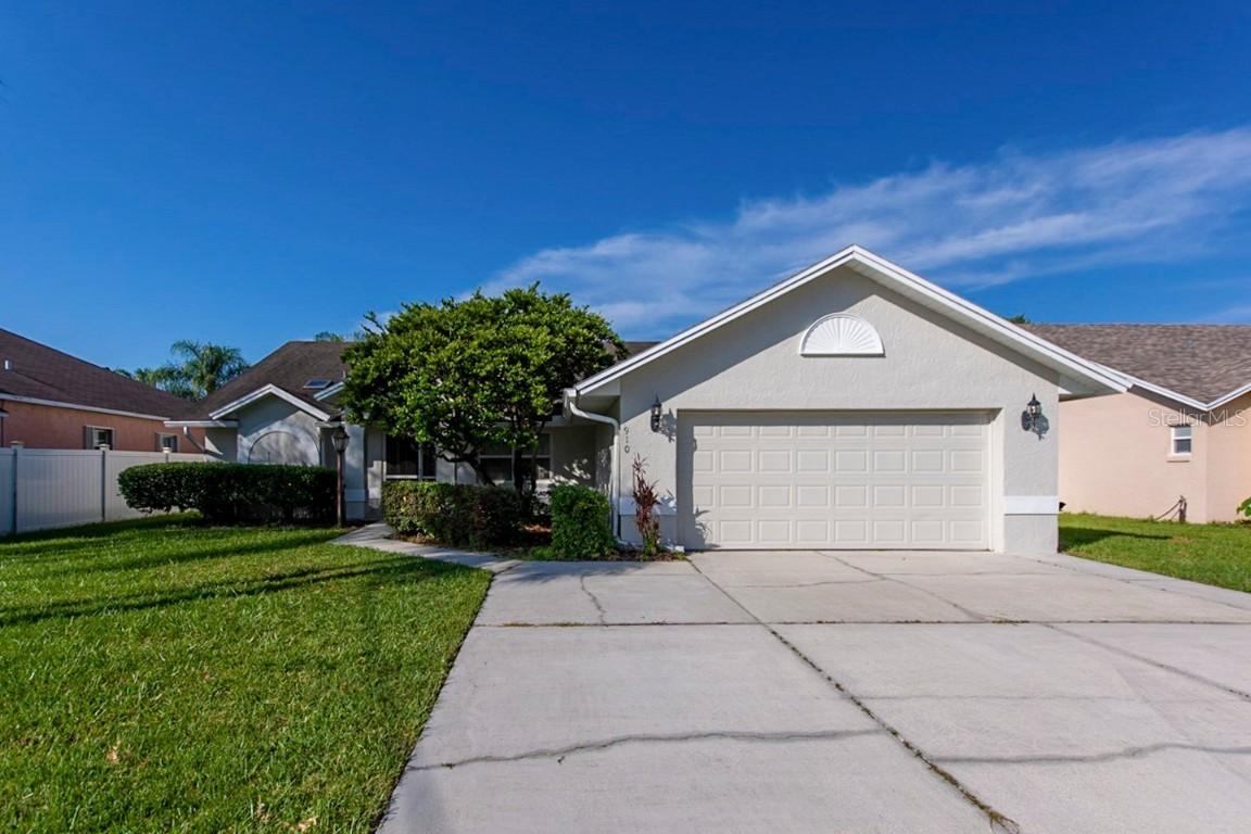 910 Alsace Dr., Kissimmee, FL 34759