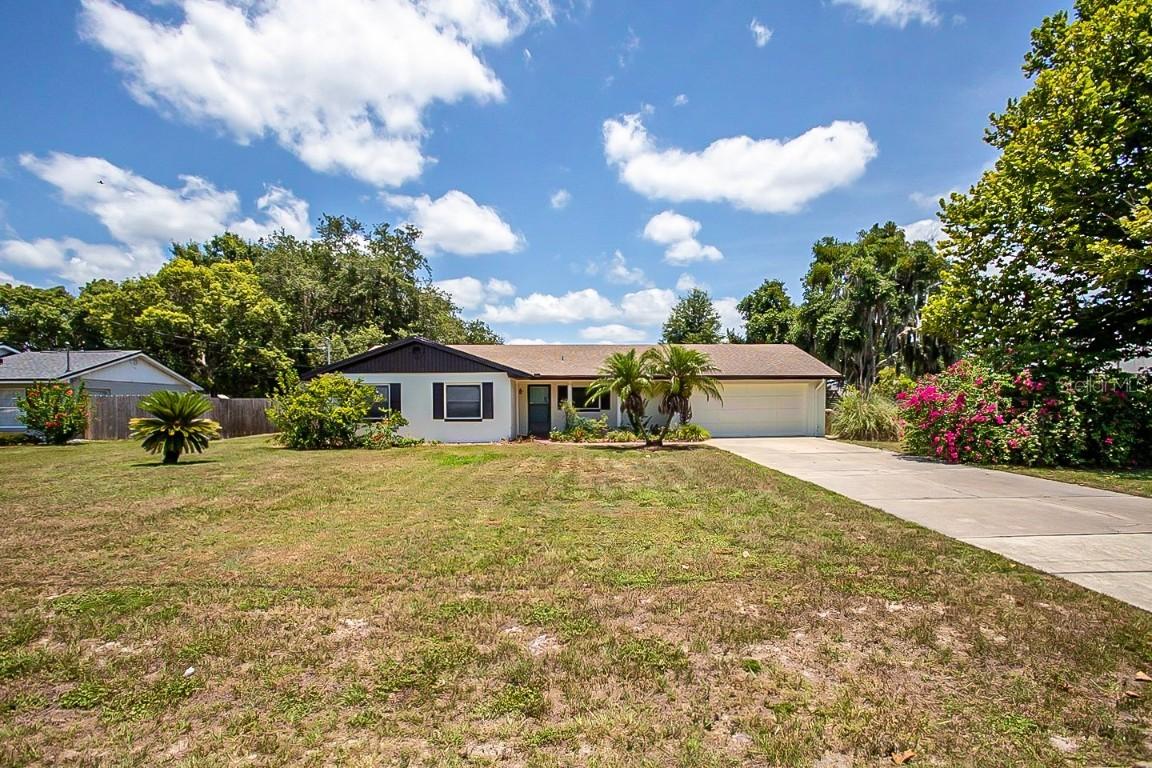 15149 Colley Dr., Tavares, FL 32778