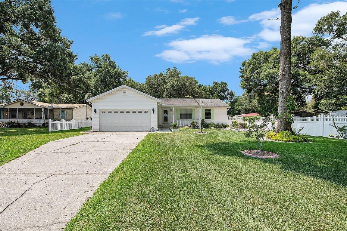 38406 Vinson Ave., Zephyrhills, FL 33542