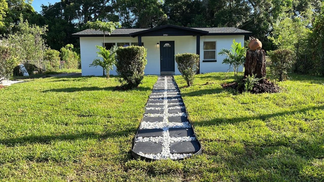 2521 Carver Ave., Orlando, FL 32810