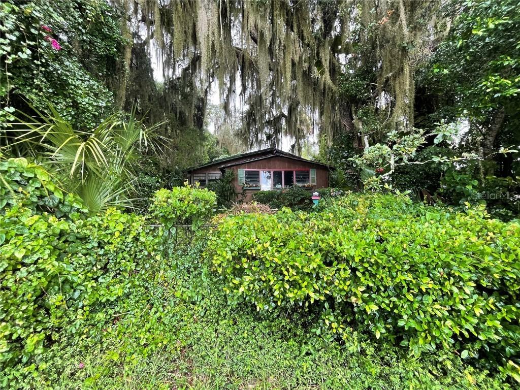 356 Lake Geneva Rd., Geneva, FL 32732